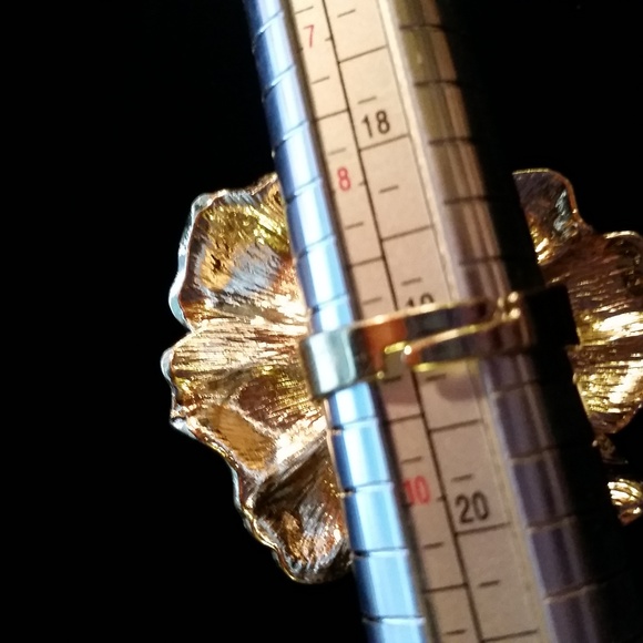 Blooming Cream Enamel & Rhinestone Flower Adj Ring - Picture 8 of 8